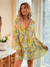Load image into Gallery viewer, Random Floral Print Plunging Neck Pleated Layered Hem Chiffon Dress

