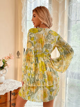 Load image into Gallery viewer, Random Floral Print Plunging Neck Pleated Layered Hem Chiffon Dress
