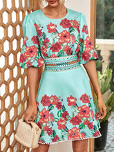 Load image into Gallery viewer, Floral Print Cut Out Waist Puff Sleeve Dress
