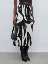 Load image into Gallery viewer, Graphic Print Plisse Skirt
