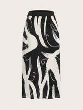 Load image into Gallery viewer, Graphic Print Plisse Skirt
